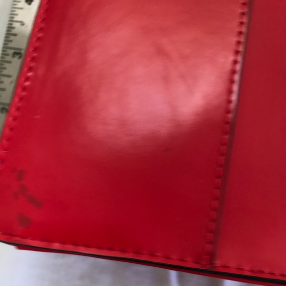 Red leather handbag by GUESS - Picture 4 of 8